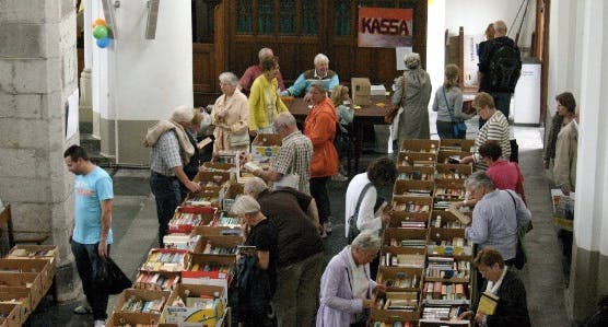 Boekenmarkt in kerk