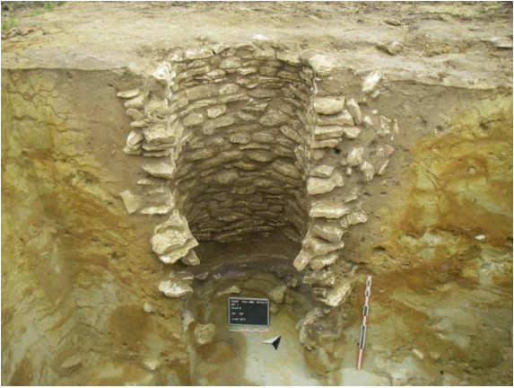 Een mooi bewaarde waterput uit Diegemse kalksteen uit de 7de/8ste eeuw